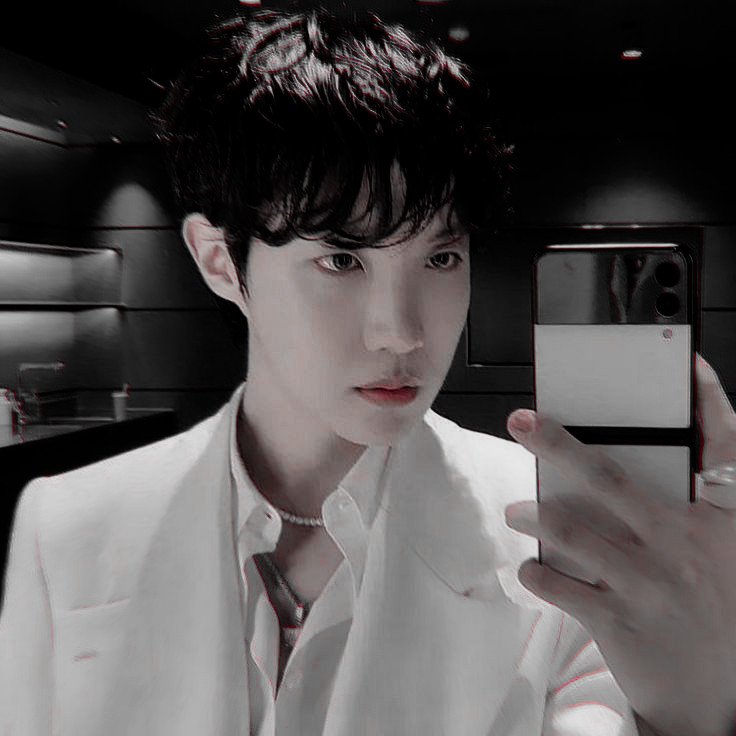 hellrapxx's tweet photo. #vhopeau: Сорванная свадьба не то, что планировал в своей жизни испытать Хосок. Столько важных гостей, родители, любимая женщина, которая оказалась содержанкой, это все разбивает мужчину, именно поэтому тот почти сразу отправляется строить новую жизнь.

ficbook. https://t.co/cvmlZn8lQC