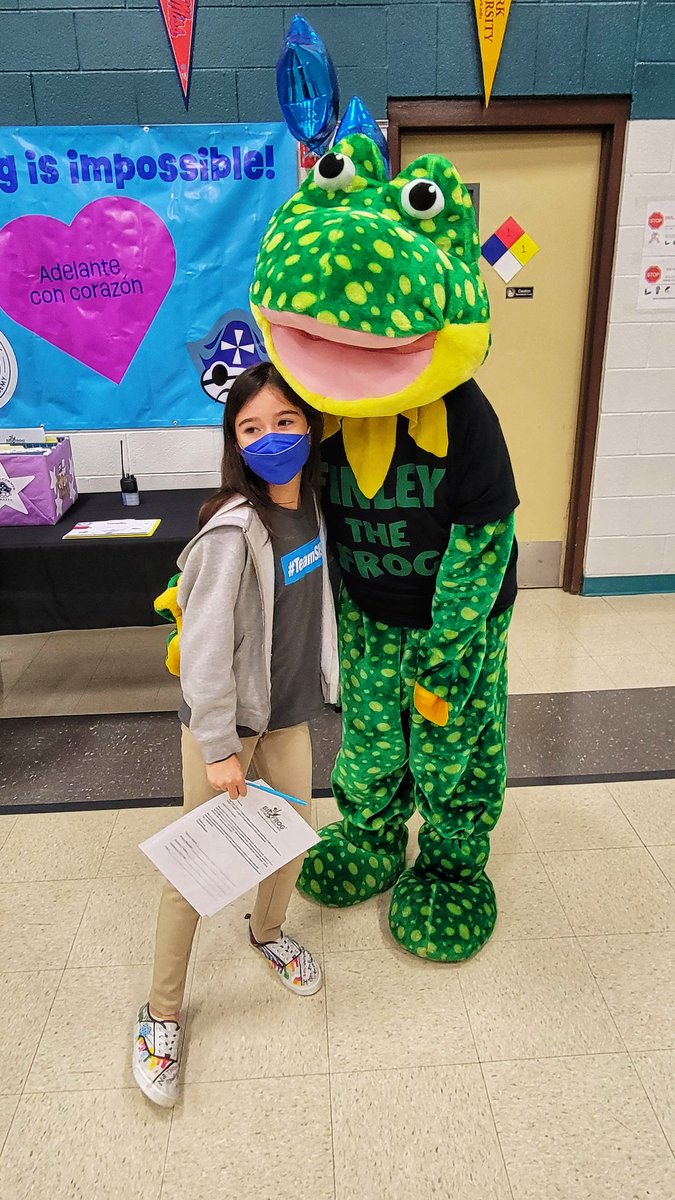 There's nothing more rewarding,  then giving back and make a little difference in our community. I'm so happy that Big Frog Custom T-Shirts &amp; More is back bringing a smile to the scholars.  #MyrtleCooperElementary @MCooper_ES love that our coloring program has been a success.