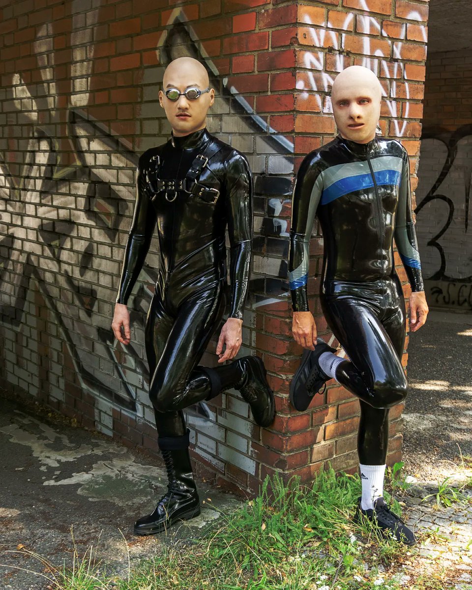 Maskerism's tweet photo. Just some oldies but goldies.

/ #siliconemask #cfxmask #cfxsmooth #asianmask #smitizen #secondskin #transformation #rubber #catsuit #latexsuit #rubberface / https://t.co/FVnvAfhkJd