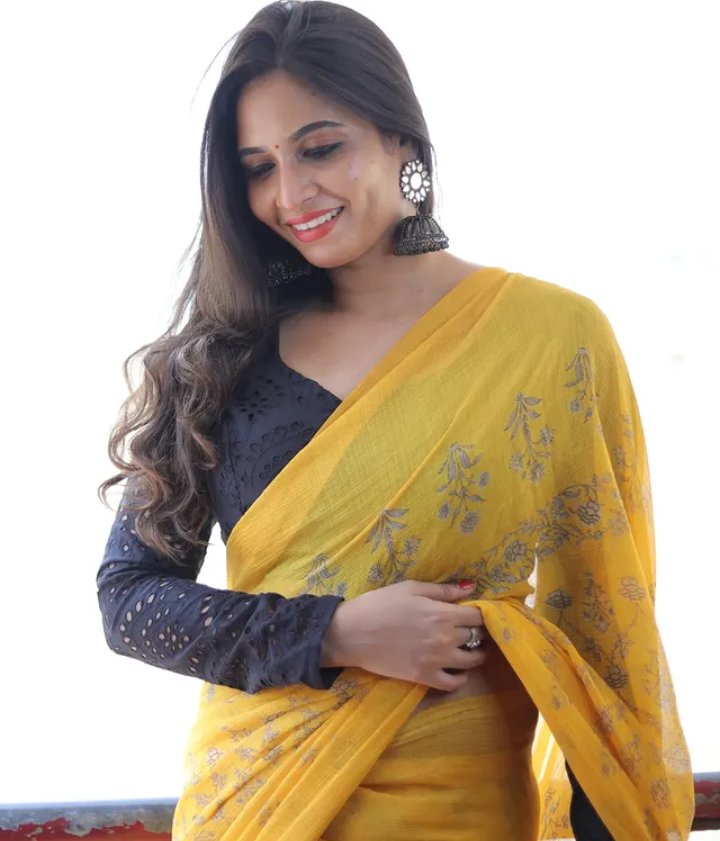 actressclick's tweet photo. #bharanielangovan #actress https://t.co/viZieyVmJb