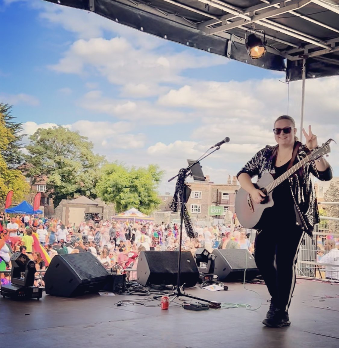 jaynesnowuk's tweet photo. Happy Pride everyone! 🏳️🌈🏳️🌈🏳️🌈
I had an amazing time performing at @PrideMedway on Saturday! We sang, we danced, we came together with PRIDE!
Huge thanks and congratulations to everyone who made this happen!
#JayneSnow #JayneSnowUk #MedwayPride #LoveIsLove #Pride2022 #Mainstage https://t.co/rnq2KuVReX