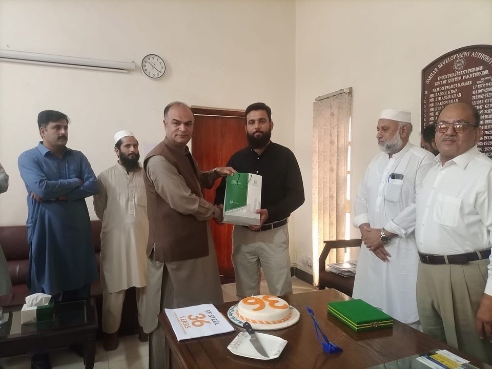 kpezdmc's tweet photo. On the ocassion of 36 years of successful business operations of FF Steel, Zone Management team including Zone Manager Peshawar EZ  and GM Public Relations FF Steel held a cake cutting ceremony in Peshawar Economic Zone office.  
#economiczone #KP #industrialists #ffsteel  #PEZ https://t.co/afLyUBJ8ti