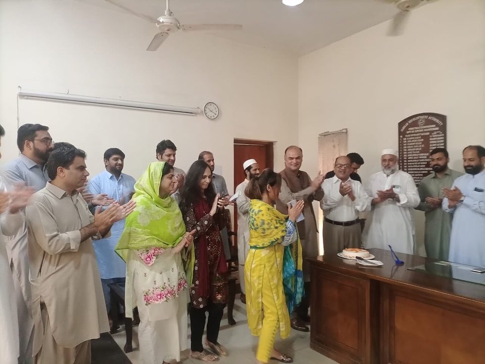 kpezdmc's tweet photo. On the ocassion of 36 years of successful business operations of FF Steel, Zone Management team including Zone Manager Peshawar EZ  and GM Public Relations FF Steel held a cake cutting ceremony in Peshawar Economic Zone office.  
#economiczone #KP #industrialists #ffsteel  #PEZ https://t.co/afLyUBJ8ti
