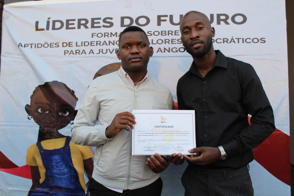 FoAAngola's tweet photo. Algumas imagens de entrega de certificados aos participantes do workshop sobre Liderança e valores Democráticos na província do Bié
Formador:Jeiel Teodoro
#FriendsofAngola
#NED
#CMB
#Construirosaber https://t.co/TPzqg8xdzV