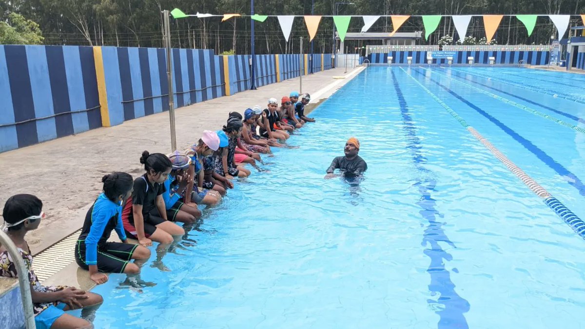 BluFinFoundati1's tweet photo. #Announcement 
We are excited to start our next batch of #swimming classes, as part of our #GrassrootsInitiative for 25 children from the Shishu Mandir Children’s Home. Our dedicated #coaches will offer free life skills &amp; swim training, and gear for the kids as part of the course https://t.co/njNYvZ97s5