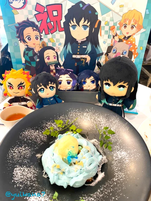 むいくんのお誕生日、お祝いしてきました! 本当は上に綿あめが乗っていたのですが、オム食べてる間に溶けちゃった…紅茶ソースをかけて食べるティラミスでした!甘くて癒されたれんごく家のオムライスは、タンドリーチキンとモッツァレラチーズを一緒に食べると美味しかったです! 