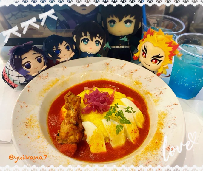むいくんのお誕生日、お祝いしてきました! 本当は上に綿あめが乗っていたのですが、オム食べてる間に溶けちゃった…紅茶ソースをかけて食べるティラミスでした!甘くて癒されたれんごく家のオムライスは、タンドリーチキンとモッツァレラチーズを一緒に食べると美味しかったです! 