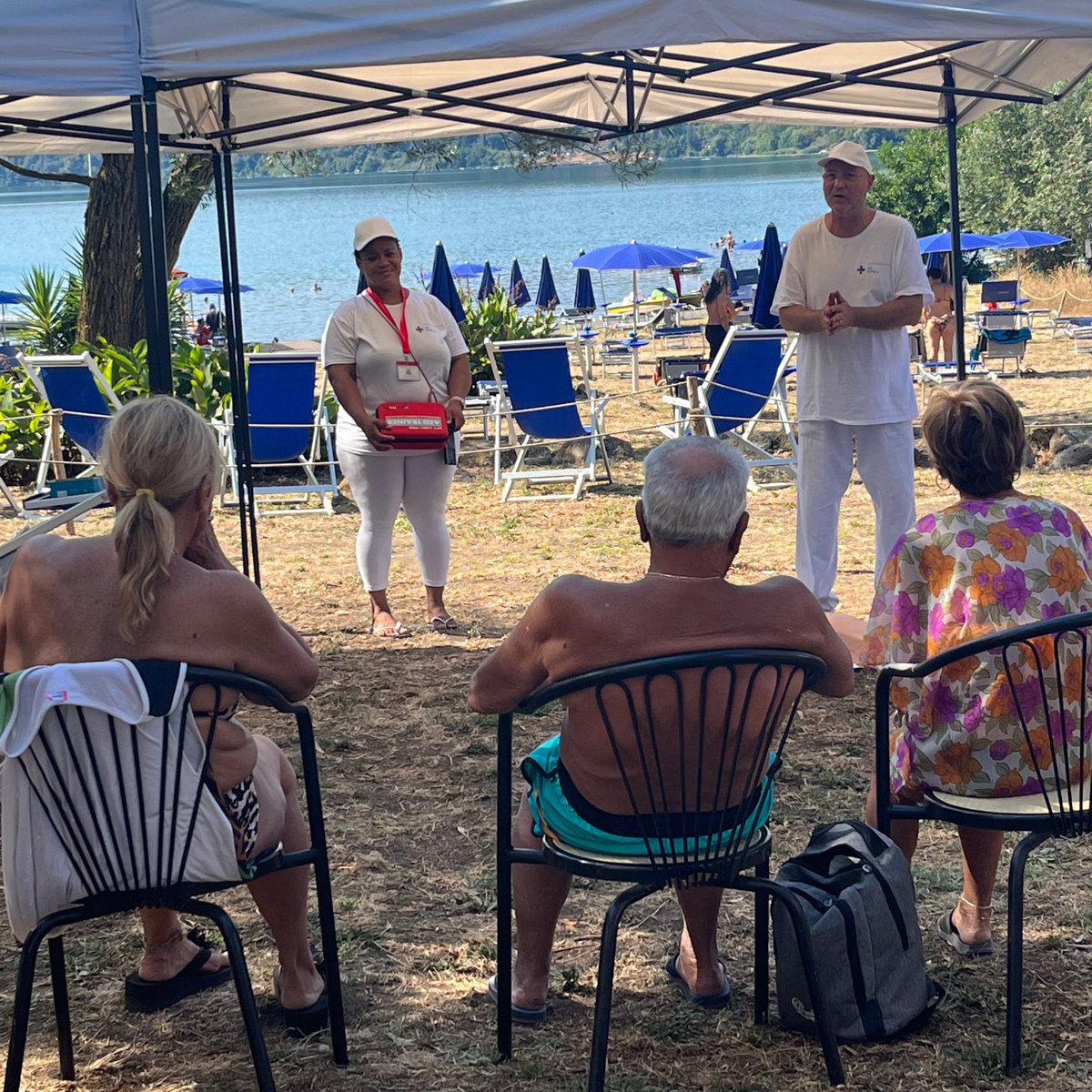 unicamillus's tweet photo. #SpiaggeSerene Continua la partecipazione di #UniCamillus al progetto  promosso dalla @AslRoma6 per prevenire e intervenire in situazioni spiacevoli e talvolta pericolose per la salute che possono verificarsi durante il soggiorno nelle spiagge del territorio dell'#ASLRoma6. https://t.co/eqHci9J1BD