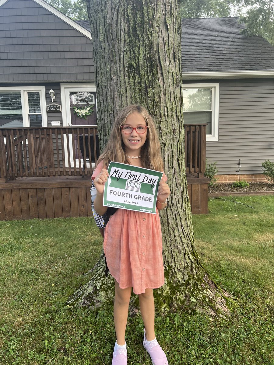 jenntelling's tweet photo. Oliviaβs first day of 4th grade stem @PCSDpleasantval. πβοΈ#pcsdproud #pcsdfirstday https://t.co/bM6K8C6mo1