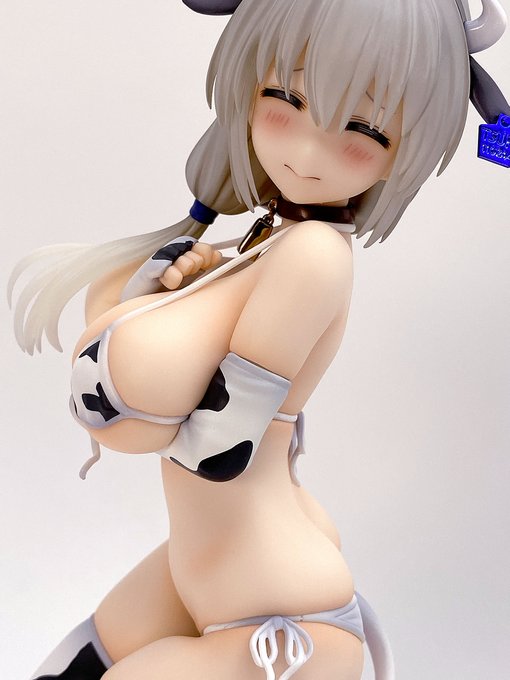 首がボールジョイントになっていてある程度の
自由が利きます。横向きでも目線が貰えるのは
ありがたい仕様です。 