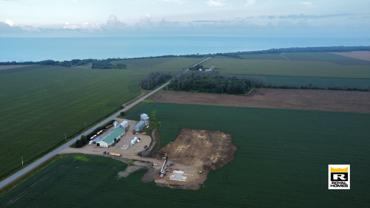 RoyalHomesCan's tweet photo. Lovely #August morning in #Amberley #HuronKinloss to deliver a #custom #bungalow for Ken & Annette! A #fullfoundation is ready for the arrival of our #prefab #modules!
#custombuilder #Summer2022 #modularhomes #LakeHuron
🏡👍 https://t.co/umtthQVVNi https://t.co/s3fxscBdMy