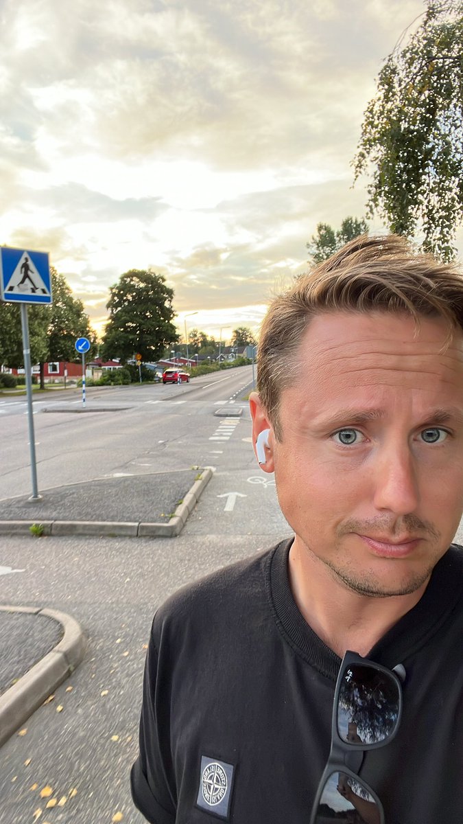 BBPatrik's tweet photo. 34. 
Tack för alla fina hälsningar. 🥰
Önskar mig en räkmacka och 3 poäng ikväll. #ifkgbg https://t.co/dWQGN92ki8