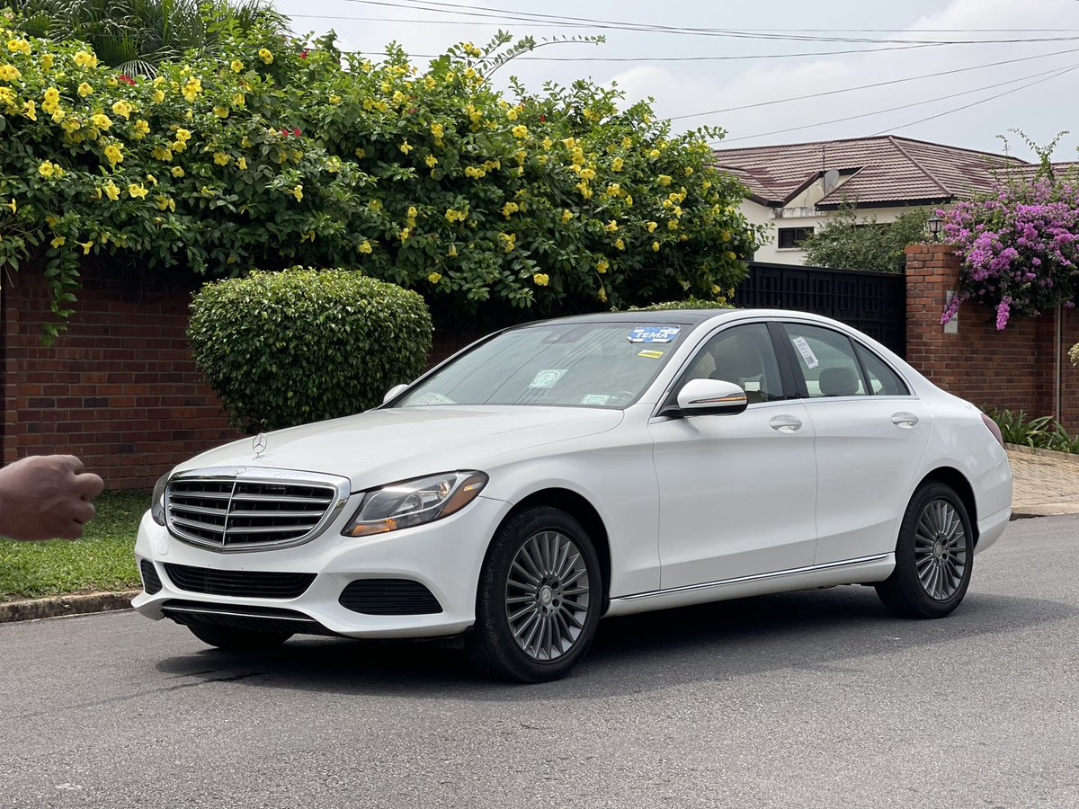FrankDoe101's tweet photo. 2016 Mercedes-Benz C300 Luxury 
Keyless Entry &amp; Start 
Beige Leather interior 
Rear view camera
Blindspot Monitor
Panoramic roof
Fully loaded 

Price - 199k p3 😁
Pls rt 😉

#YourCarGuy 🚘🕺🏽 https://t.co/3JDUmkVpjA