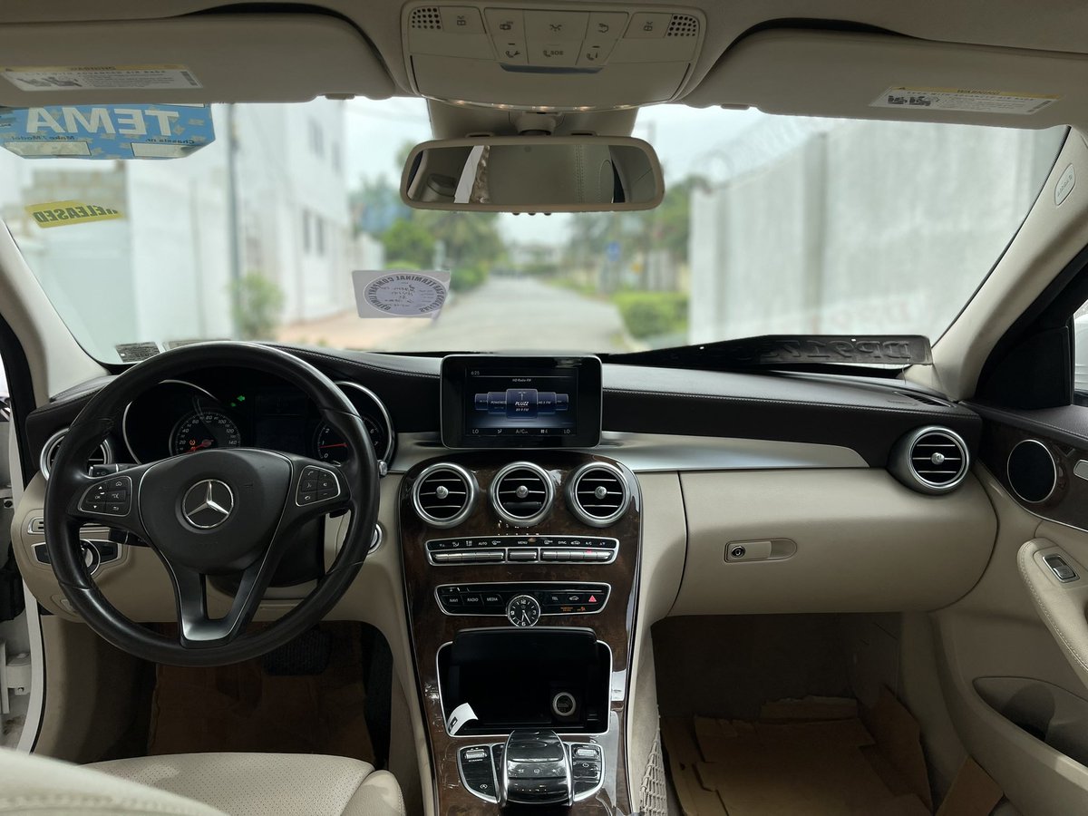 FrankDoe101's tweet photo. 2016 Mercedes-Benz C300 Luxury 
Keyless Entry &amp; Start 
Beige Leather interior 
Rear view camera
Blindspot Monitor
Panoramic roof
Fully loaded 

Price - 199k p3 😁
Pls rt 😉

#YourCarGuy 🚘🕺🏽 https://t.co/3JDUmkVpjA
