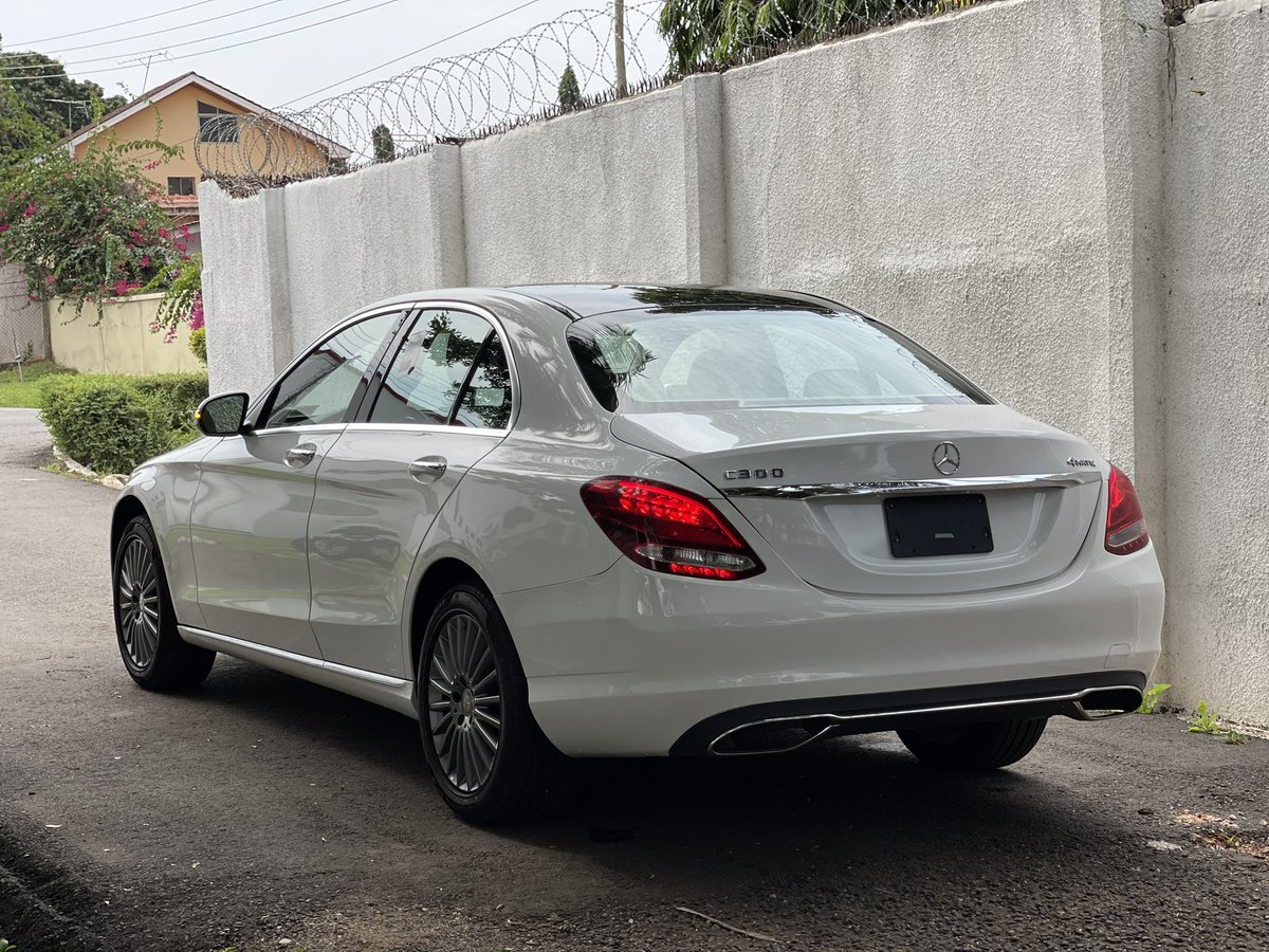 FrankDoe101's tweet photo. 2016 Mercedes-Benz C300 Luxury 
Keyless Entry &amp; Start 
Beige Leather interior 
Rear view camera
Blindspot Monitor
Panoramic roof
Fully loaded 

Price - 199k p3 😁
Pls rt 😉

#YourCarGuy 🚘🕺🏽 https://t.co/3JDUmkVpjA