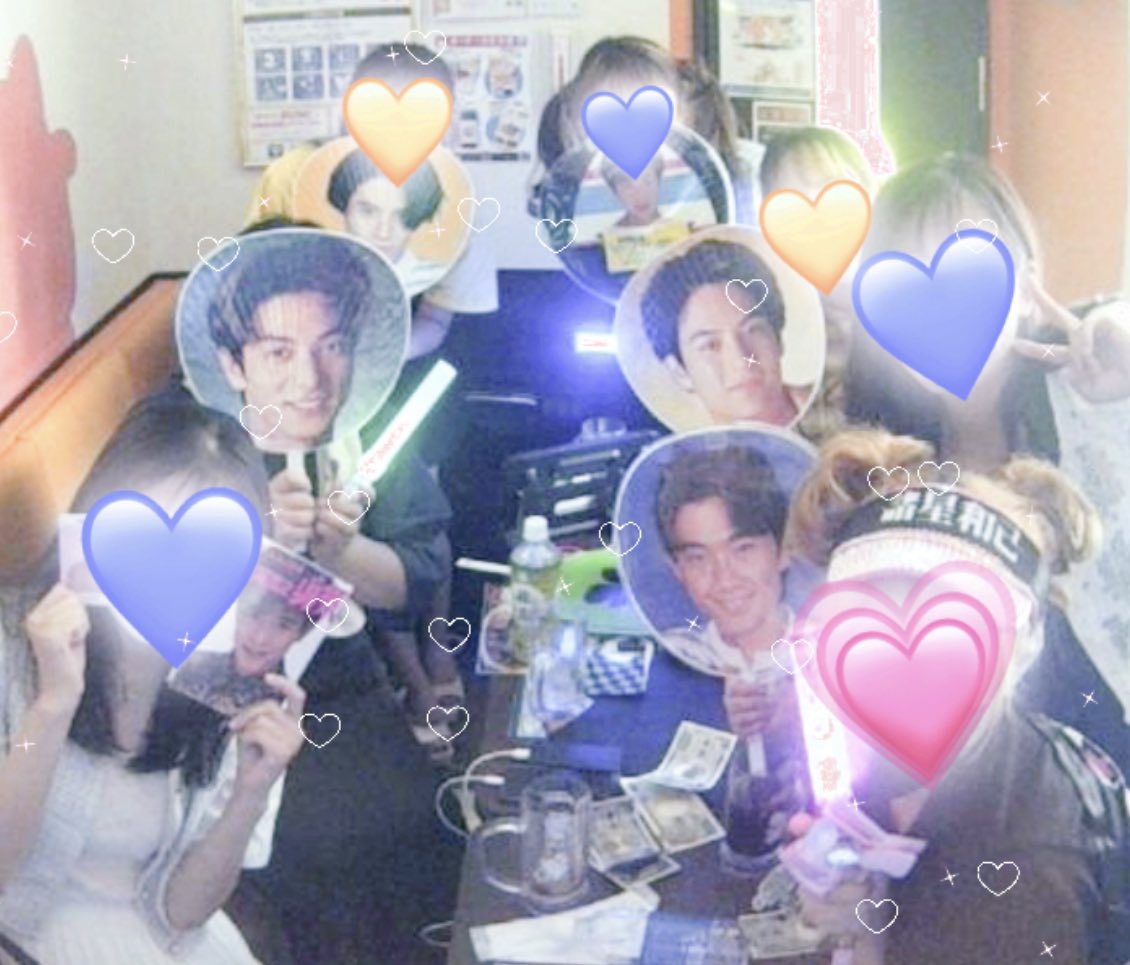 yellowakkun's tweet photo. 8.19は後追いファンで集まったよ〜🌈⭐️
良い思い出沢山出来ました💛

 #光GENJI 🌈
 #内海光司 💙 #諸星和己 💗
 #佐藤寛之 💙 #赤坂晃 💚 #佐藤アツヒロ 💛 https://t.co/q8xm3L3MuF