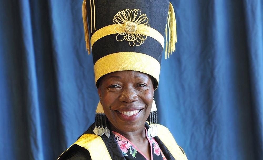 UniCreativeArts's tweet photo. Huge congratulations to our Chancellor, Professor Magdalene Odundo for being awarded an Honorary Doctorate of Arts by Anglia Ruskin University. πβ¨
Read more β‘οΈ https://t.co/QmJiKxtZ57
#WeAreUCA #MakersOfUCA https://t.co/BiRbfiOTEa