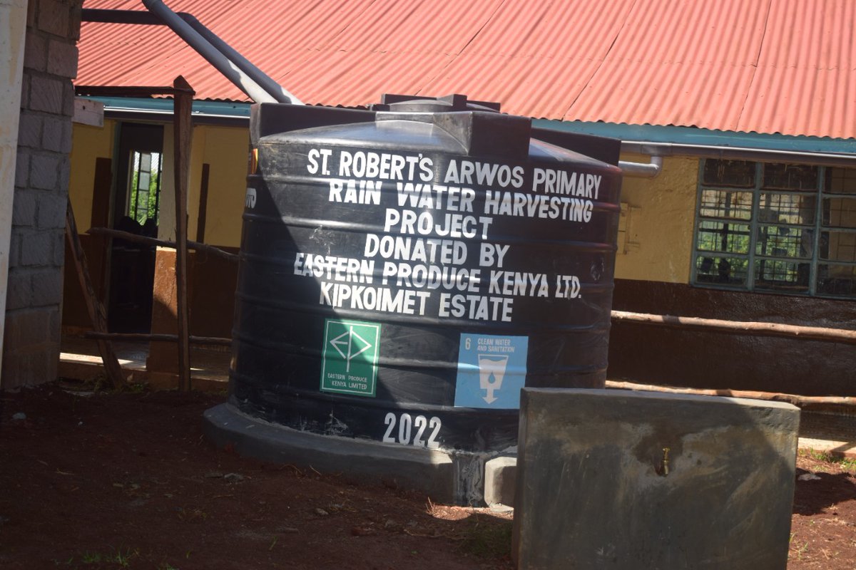 EPK_Limited's tweet photo. Eastern Produce Kenya continues to support schools and local health facilities through the provision of rainwater harvesting kits to help promote access to clean water in the community.
#EPK #EasternProduceCSR #SDG6 https://t.co/zkm31fpZUe