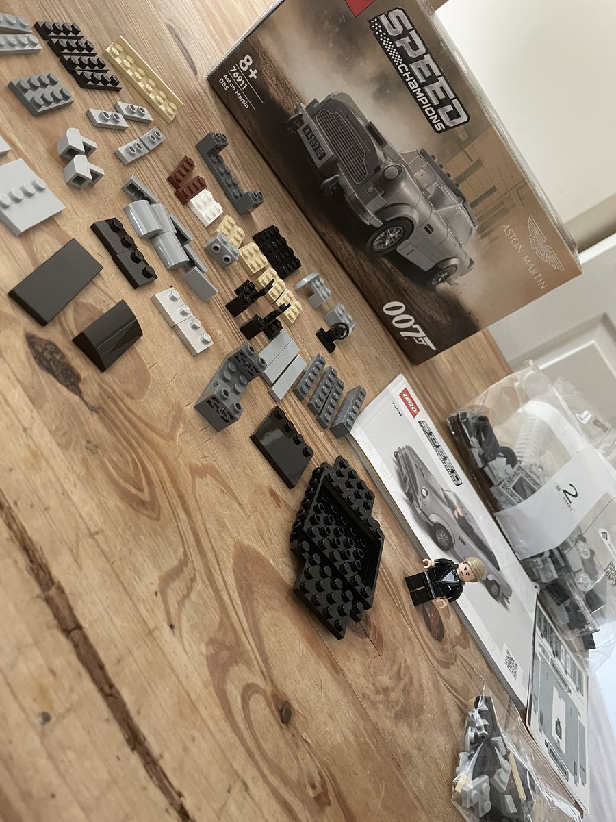 keencopper's tweet photo. LEGO! 
Getting my Lego on before my shift today.. the DB5 😍

Question for @Brick_Cop - do you organise your LEGO before building? 

#brickcop #lego #007 https://t.co/VryCgn30gO