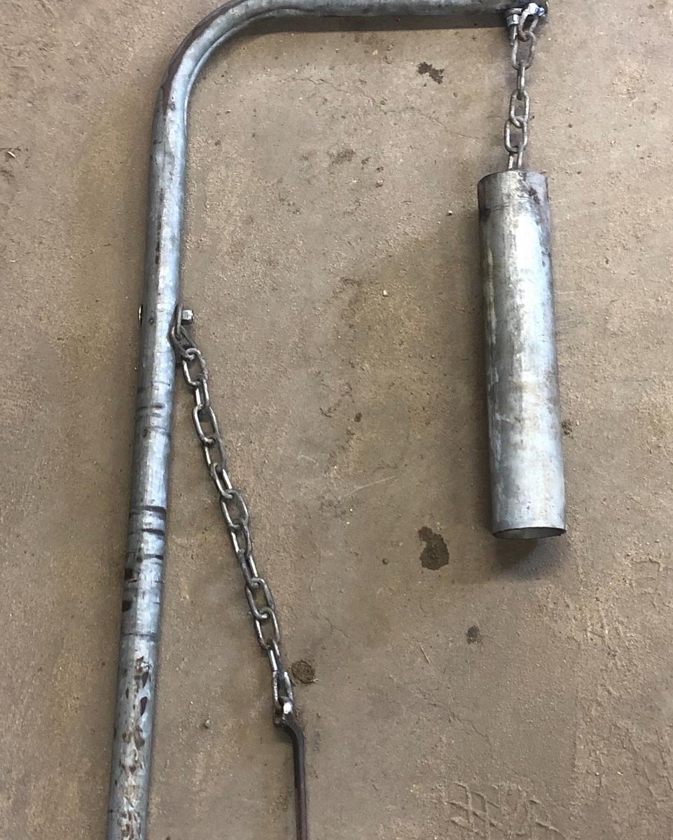Miles_gkeeper's tweet photo. Had a nice little project today of making a bell for the 10th fairway. Needs a bit of cleaning up and paint then ready to go!! #welding #grinding #cutting #bolting #cleaning #painting #makingsomethingoutofnothing #materialsfromjim https://t.co/1hKb5Do7OW