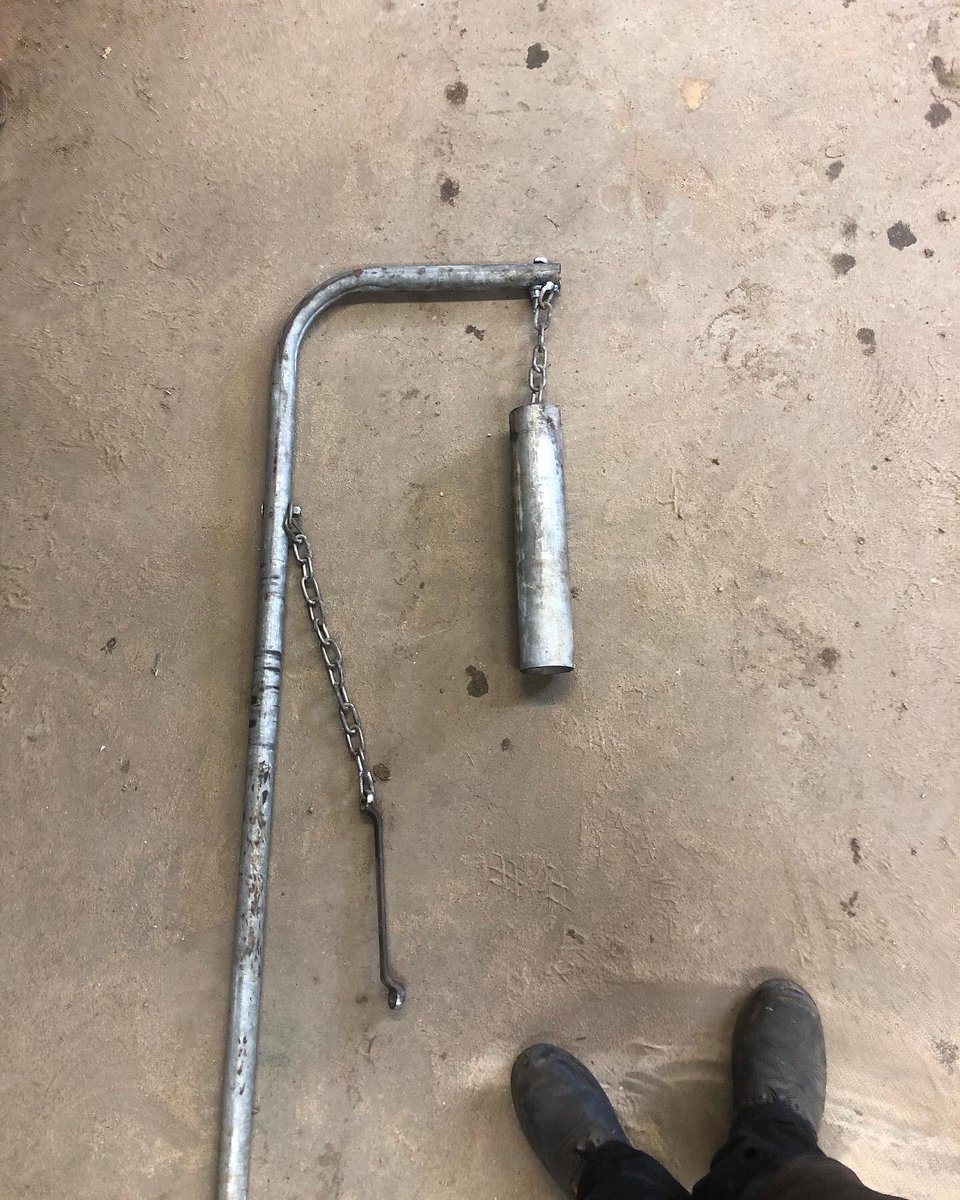 Miles_gkeeper's tweet photo. Had a nice little project today of making a bell for the 10th fairway. Needs a bit of cleaning up and paint then ready to go!! #welding #grinding #cutting #bolting #cleaning #painting #makingsomethingoutofnothing #materialsfromjim https://t.co/1hKb5Do7OW