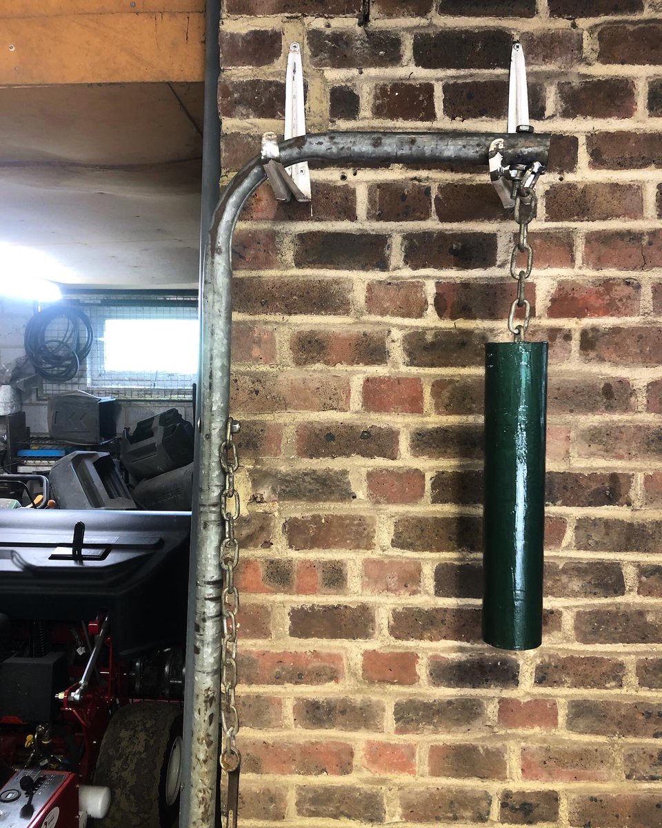 Miles_gkeeper's tweet photo. Had a nice little project today of making a bell for the 10th fairway. Needs a bit of cleaning up and paint then ready to go!! #welding #grinding #cutting #bolting #cleaning #painting #makingsomethingoutofnothing #materialsfromjim https://t.co/1hKb5Do7OW