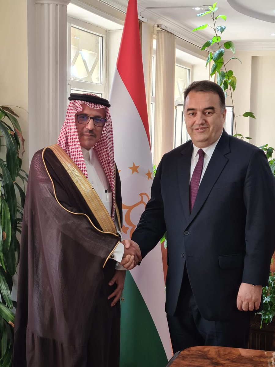 KSAembassyTJ's tweet photo. التقى سعادة السفير وليد بن عبدالرحمن الرشيدان مساء اليوم مع معالي وزير الطاقة لدى جمهورية #طاجيكستان السيد دالير جمعه، في مقر الوزارة، وجرى خلال اللقاء تبادل الأحاديث الودية ومناقشة تعزيز التعاون في مجال الطاقة بين المملكة العربية السعودية وجمهورية #طاجيكستان وسبل تعزيزها. https://t.co/4zj01Bhn9X