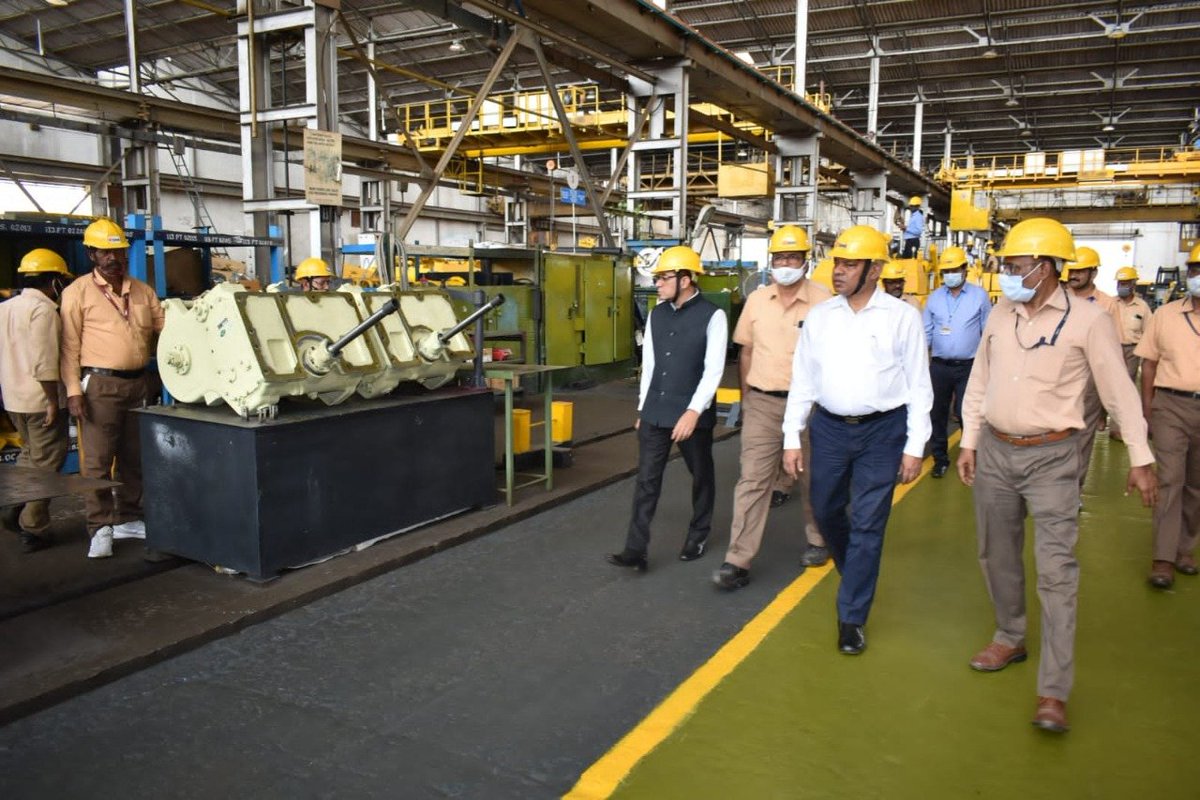 cmdbeml's tweet photo. Shri Bhola Singh, CMD, Northern Coalfields Ltd. visited BEML, KGF Complex along with Mr. Bhartendu Kumar GM (Excavation) from where some of the heavy equipment used for mining are rolled out. CMD, NCL, appreciated the manufacturing capabilities of BEML. https://t.co/iMHFTdJA7f
