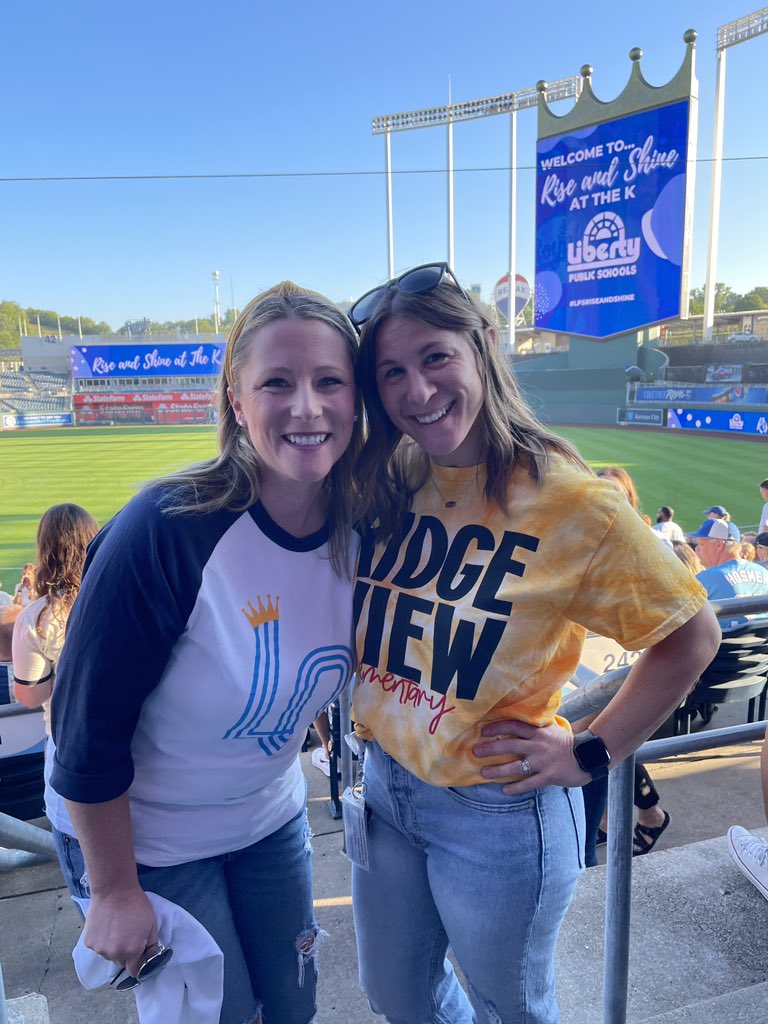 MrsBuehrer's tweet photo. Monday mornings aren’t so bad when you’re greeted with Slugger and @MrsEvaMarshall at #lpsRiseandShine https://t.co/GsEymOjIFr