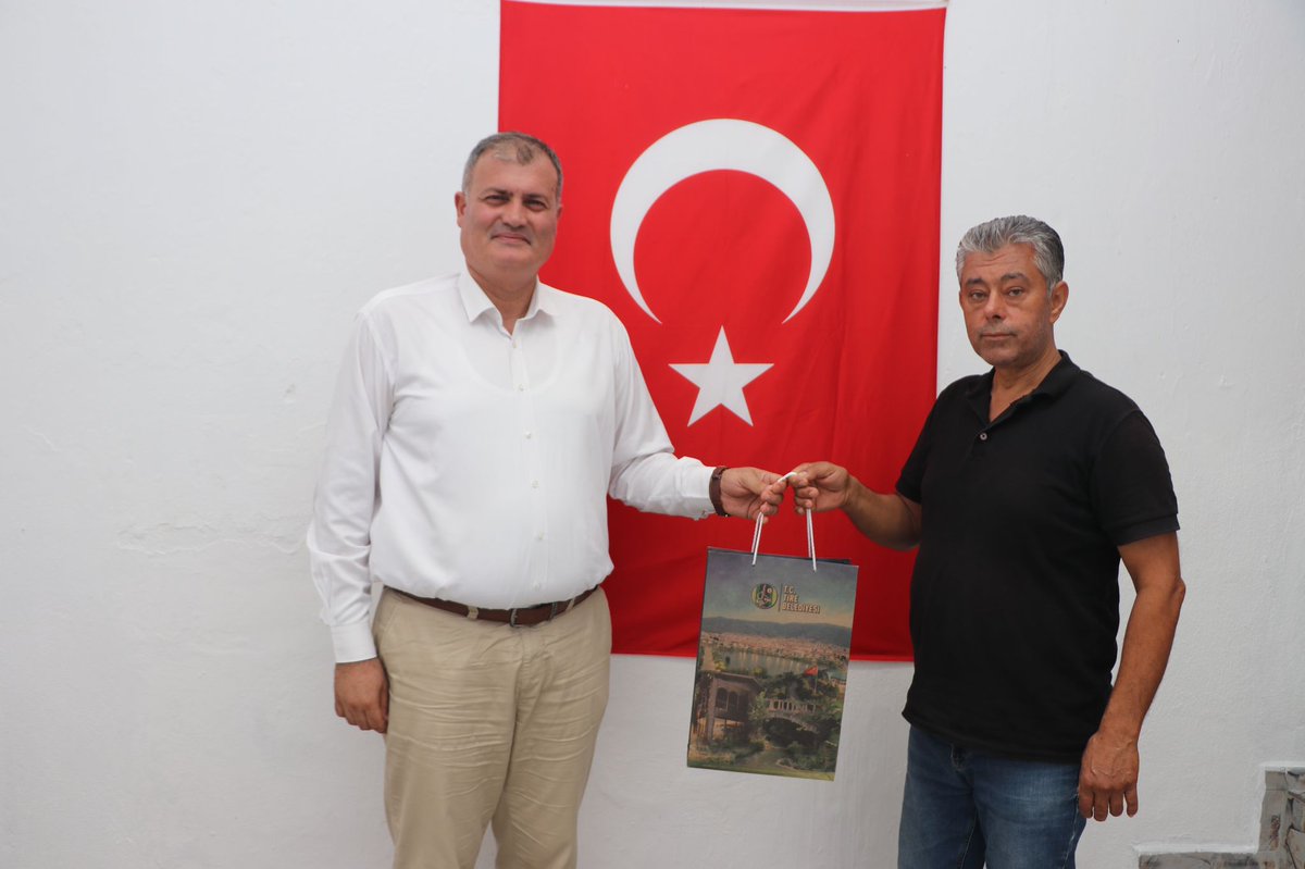 S_AtakanDuran's tweet photo. #Kütahya’da yapılan #RahvanAt Yarışlarında şehrimizi başarıyla temsil eden, katıldığı yarıştan ikincilik kupası ile dönen “Moda”adlı atımızın sahipleri Cevdet Bultan ve Mehmet Akdeniz’i tebrik ederek Tire Rahvan At Yaşatma ve Yetiştirme Derneği Başkanı Necati Öter’i ziyaret ettik https://t.co/az97wDlVhz