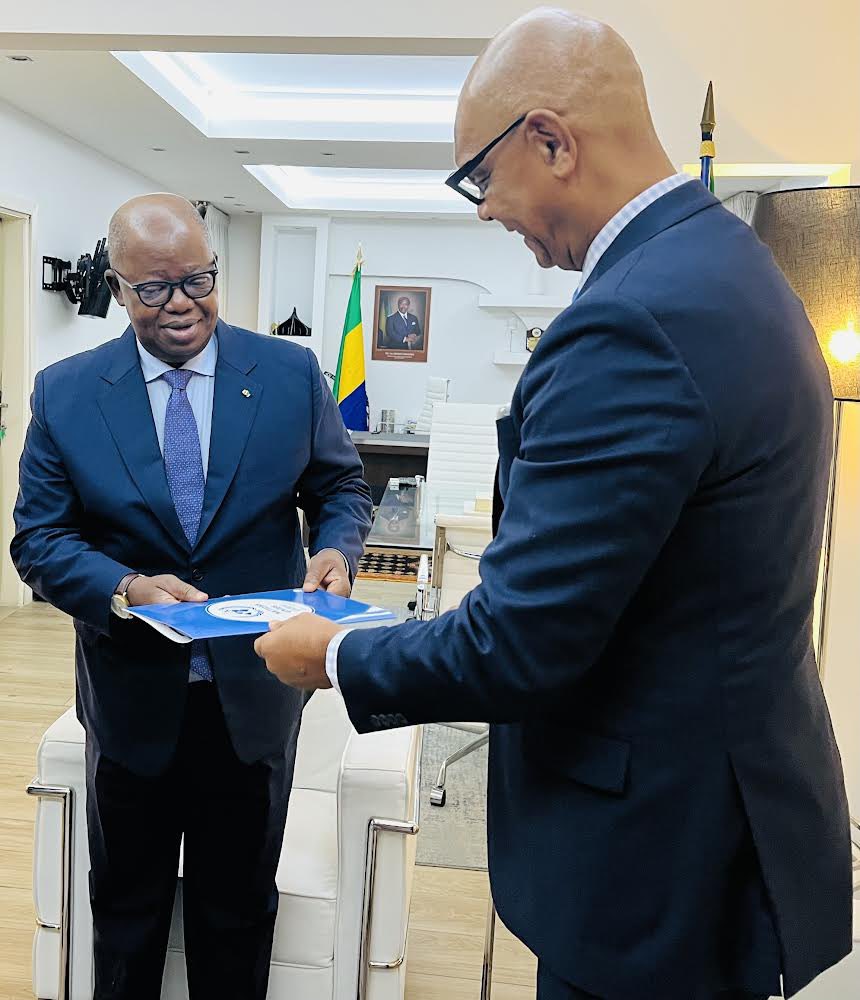 AugusteKpognon's tweet photo. C’est avec un grand honneur et plaisir que j’ai présenté, ma lettre d’accréditation de Représentant Résident @UNFPAGabon à son Excellence monsieur le Ministre des Affaires Étrangères M. Moussa Adamo. Impatient de commencer ma mission dans ce magnifique pays @UNFPA @OnuGabon https://t.co/S2l4gNmvin