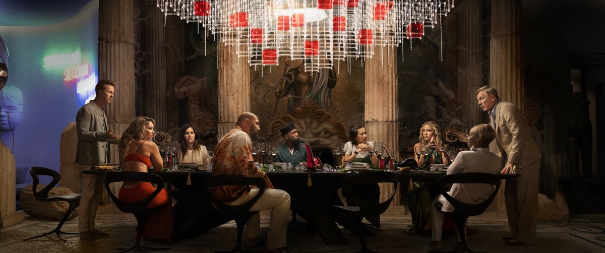 netflix's tweet photo. Nothing brings friends together like a killer party 🔍 

Daniel Craig, Edward Norton, Janelle Monáe, Kathryn Hahn, Leslie Odom Jr, Jessica Henwick, Madelyn Cline, Kate Hudson &amp; Dave Bautista star in @rianjohnson's Glass Onion: A Knives Out Mystery https://t.co/Rw8hH3Tx5T