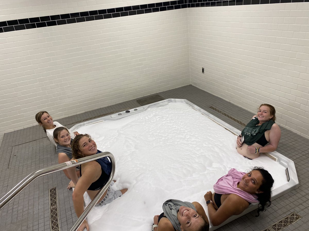 ECCCSoftball's tweet photo. Conditioning🏃🏻‍♀️💨✅
Weights🏋🏼‍♀️✅
Ice Bath🥶✅

What did you do this morning?!?!? https://t.co/lCJ2GO99wQ