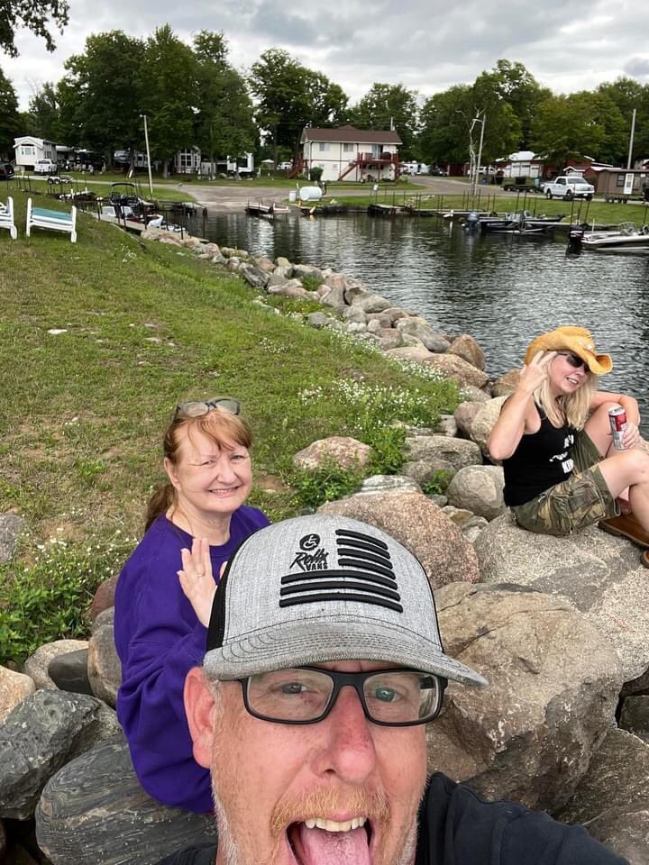 JBLOODonly1's tweet photo. I Survived A Whole Weekend With My Family.

Do they make T-Shirts for that? 🤣😂

#AgateBayResort
#UpNorthWay https://t.co/BBp1N57Vi9