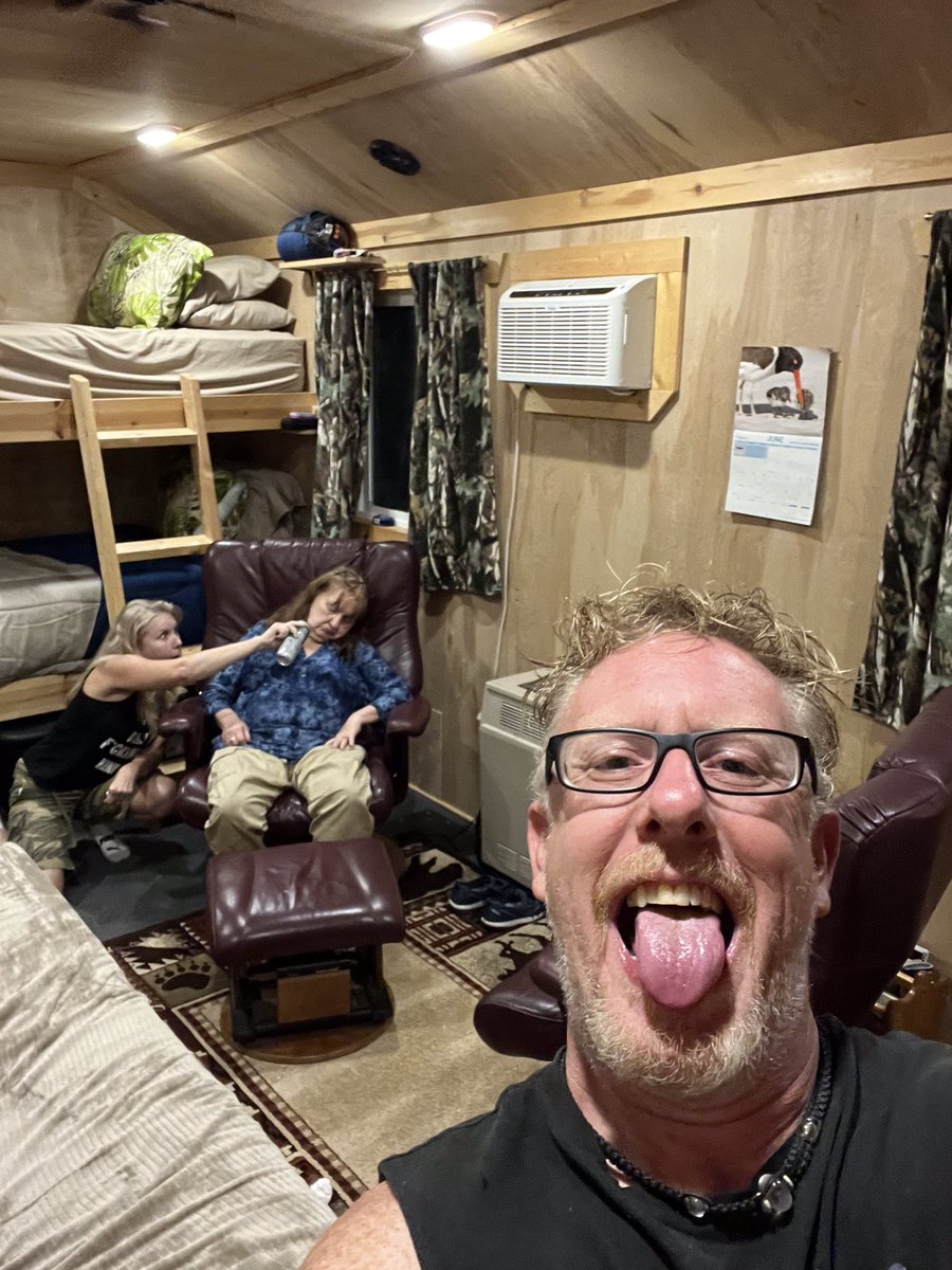 JBLOODonly1's tweet photo. I Survived A Whole Weekend With My Family.

Do they make T-Shirts for that? 🤣😂

#AgateBayResort
#UpNorthWay https://t.co/BBp1N57Vi9