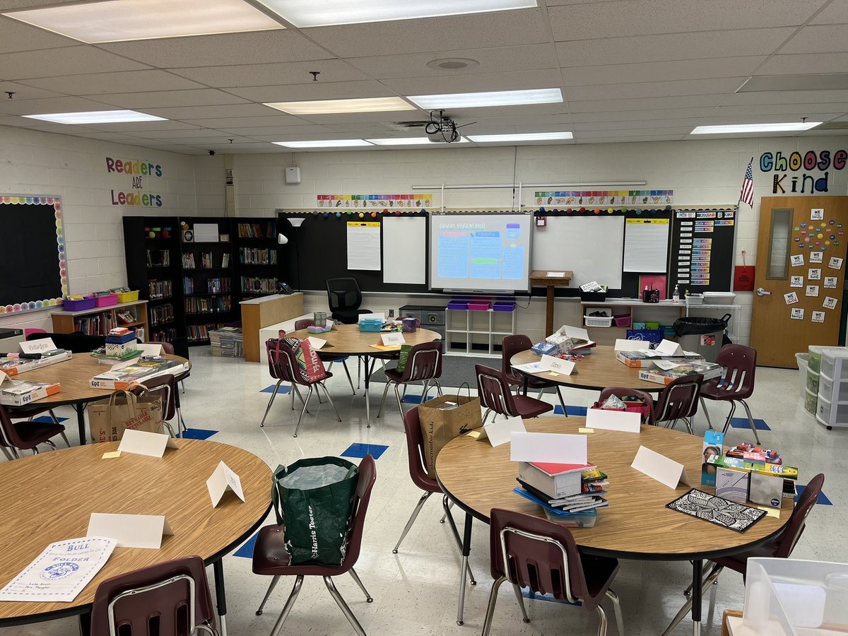 MrsLPTeaches's tweet photo. Heeeeeere we goooooooooo! #FirstDayFairfax #YouBelong @BullRunES https://t.co/AeI1iW1Tyb