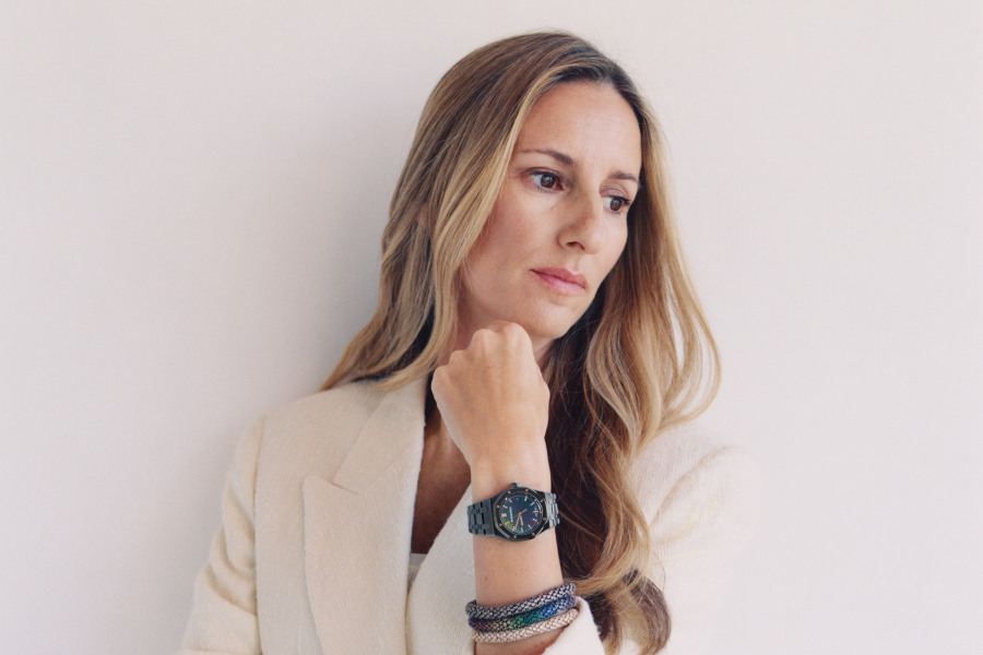 AudemarsPiguet's tweet photo. Inspired by urban landscapes, the latest 34mm Royal Oak Selfwinding Carolina Bucci Limited Edition will surprise its wearer with its iridescence, but also with its sober and discreet refinement.
Come take a closer look ⤵️
#AudemarsPiguet #RoyalOak #APxCB https://t.co/pzV3yqw8lo