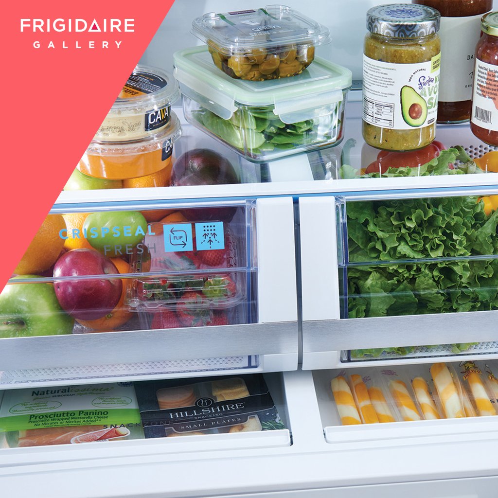 Keep produce fresher longer than traditional slider-controlled crispers with advanced CrispSeal® technology that automatically removes excess moisture &amp; blocks out dry air to help prevent spoiling 🍓🥬🍎 pbxx.it/dHBxtB