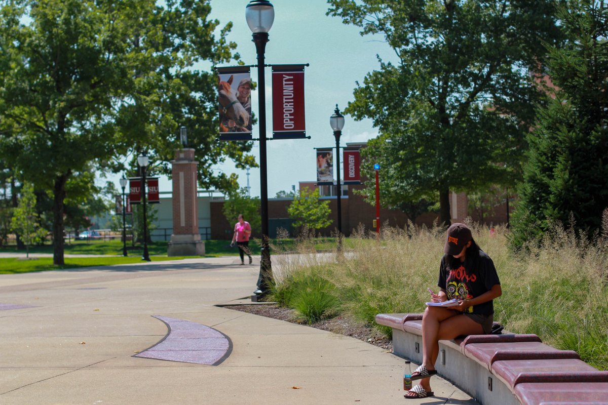 Welcome back students! And welcome to our new students as well. We hope you had a great summer and are ready for classes to start! Be sure to follow us on social media for all SIU housing information and updates!