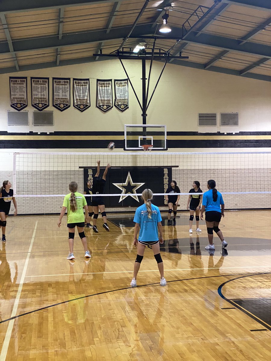 mojosellers's tweet photo. We rise &amp; shine at Wilson &amp; Young! 💛🖤@ECISDAthletics @EctorCountyISD https://t.co/VcHxKsCHpd