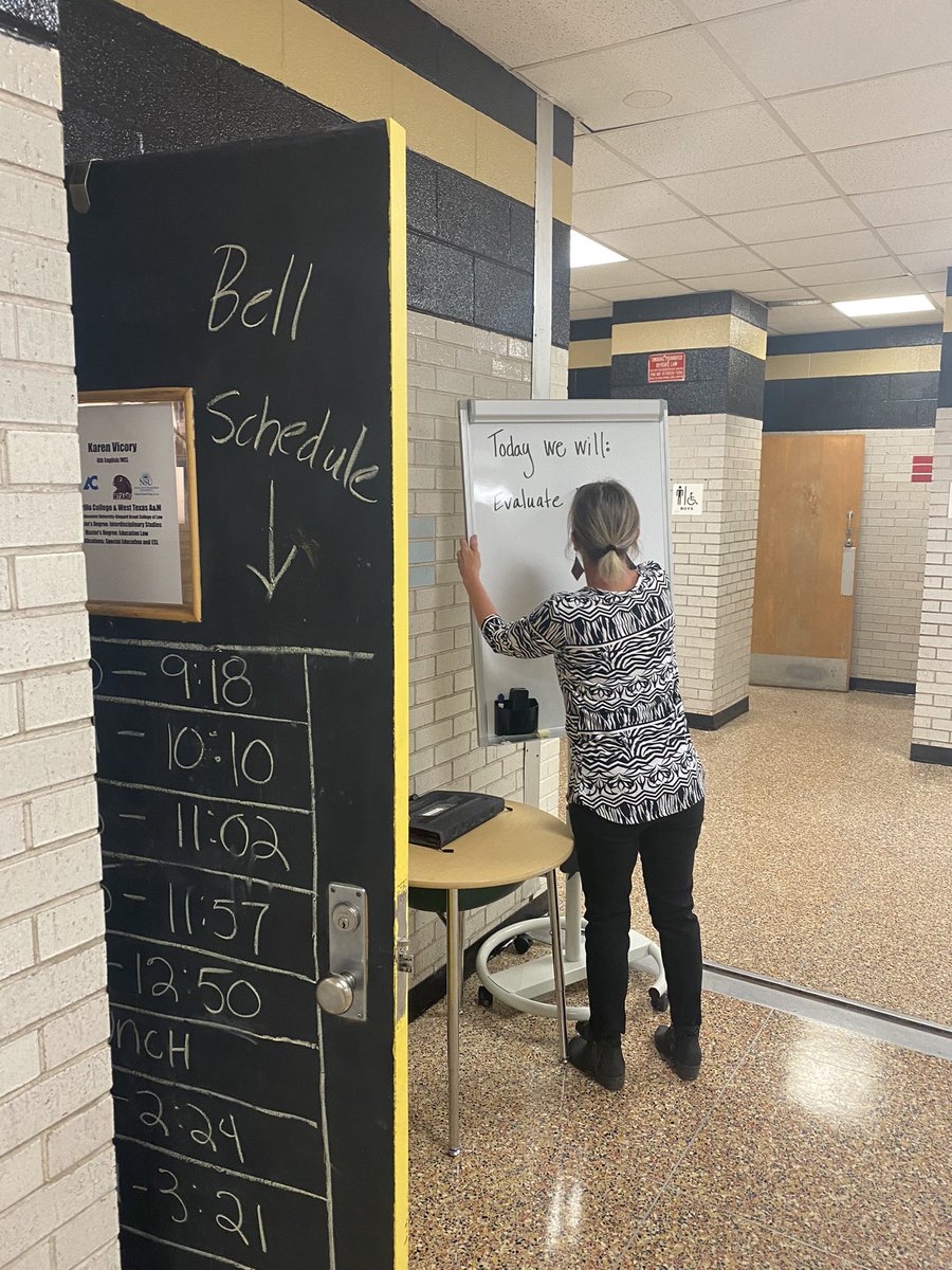 mojosellers's tweet photo. We rise &amp; shine at Wilson &amp; Young! 💛🖤@ECISDAthletics @EctorCountyISD https://t.co/VcHxKsCHpd