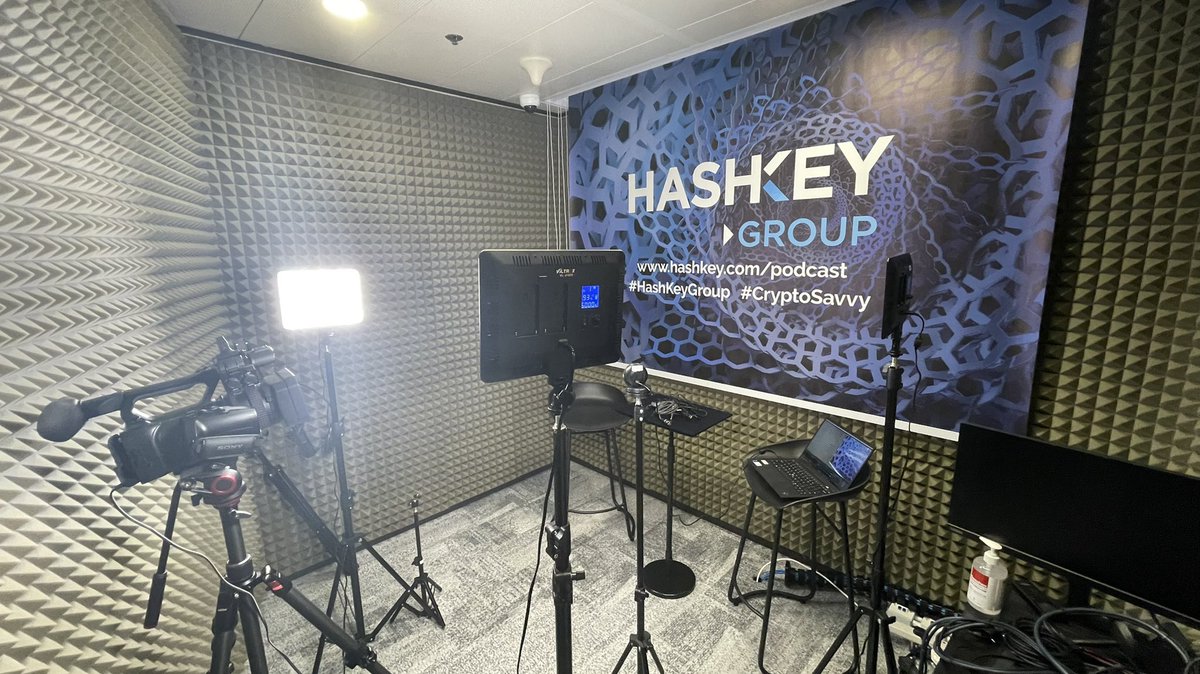 BandMateFC's tweet photo. Stage is set!🎥🎥
Recording the next #hashkeylearn tmr with @henriquecentiei. We’re talking #nft, including @BoredApeYC, @OthersideMeta @yugalabs and @apecoin
Stay tuned for that… https://t.co/8XE9J0WljL