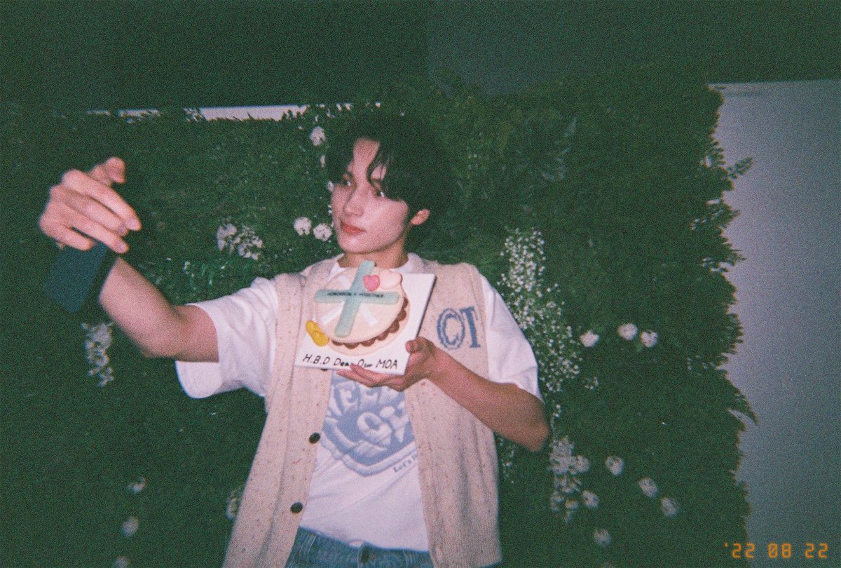 sookailoops's tweet photo. happy moa day 🥺💙 https://t.co/ozp2twApQ1