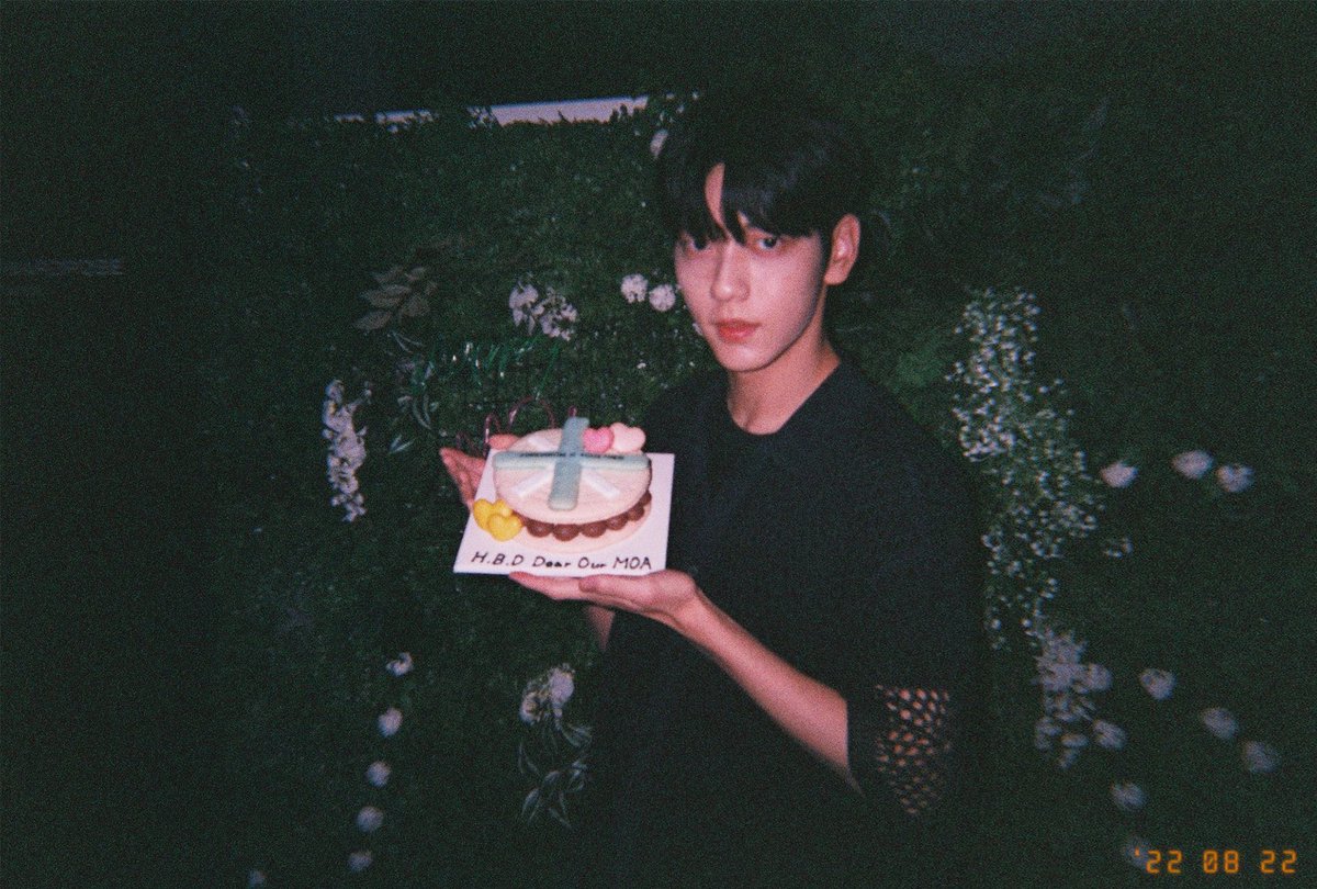 sookailoops's tweet photo. happy moa day 🥺💙 https://t.co/ozp2twApQ1