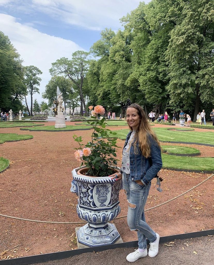 lenoca_art's tweet photo. I usually have a plan for the summer 😁
Peterhof once, boats once, bridges once 😁 more often for some reason it never came out!
But here is the summer garden - always many times 🌺 I love its majestic oaks, the coolness of the shade, fountains, benches, and roses!
#saintp https://t.co/FZLji2yWUf
