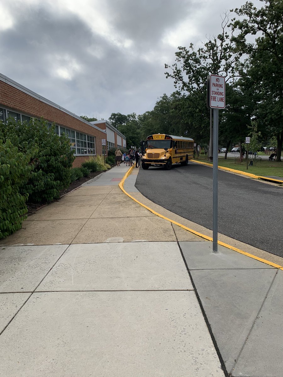 Excited to see our students arriving!! @bushhilles #FirstDayFairfax