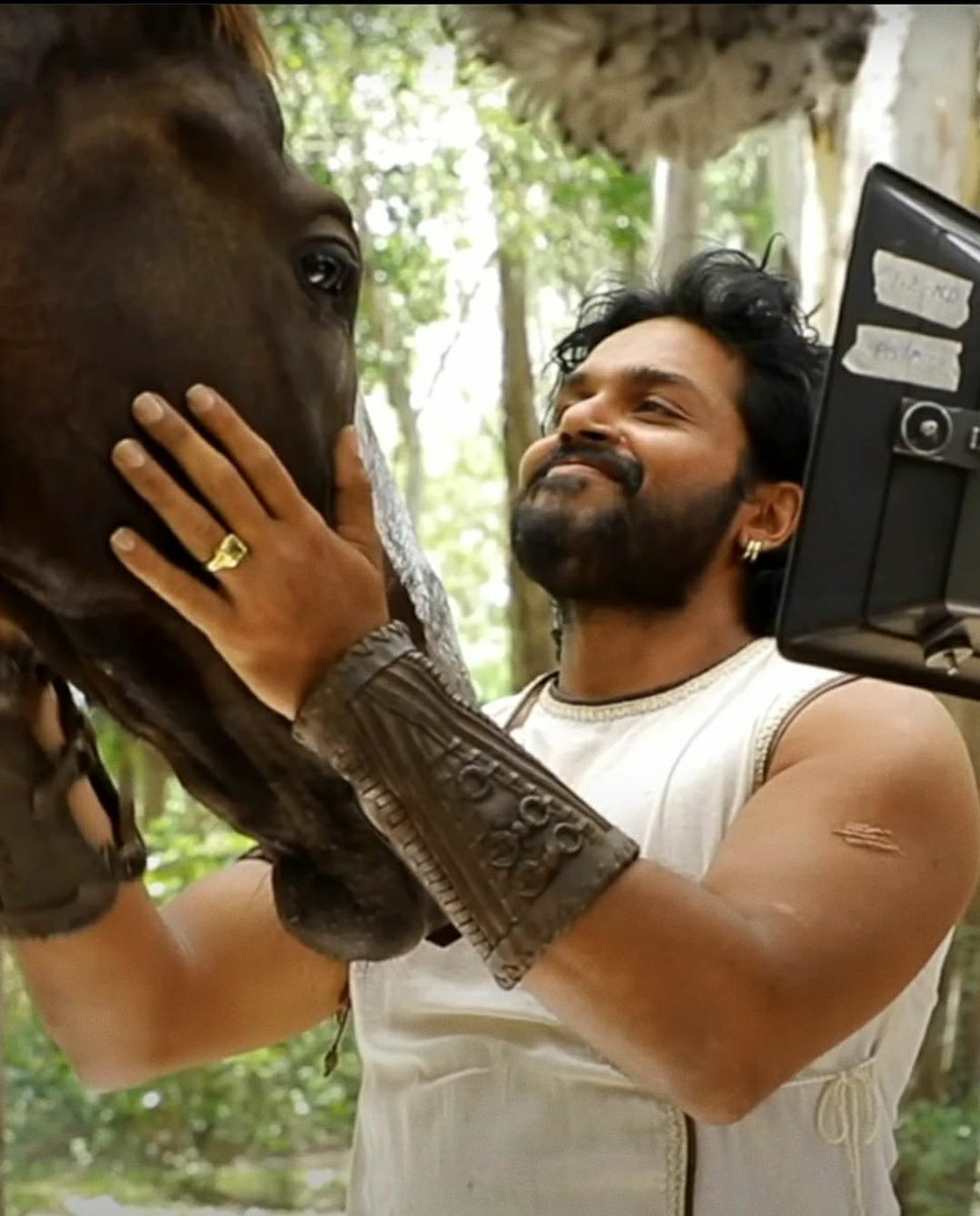 Aswin_diresh's tweet photo. • #Vanthiyathevan @Karthi_Offl Anna's Horse Ride That lovable Bonding This Scenes... 👌❤️😘
#Semban 🐎🥳✨
#PonniyinSelvan #PS1 #Karthi @chiyaan #AishwaryaRai @actor_jayamravi @trishtrashers @iamVikramPrabhu @hasinimani @dop_ravivarman @arrahman #ManiRatnam #Viruman #Sardar https://t.co/77KXVD5PFh