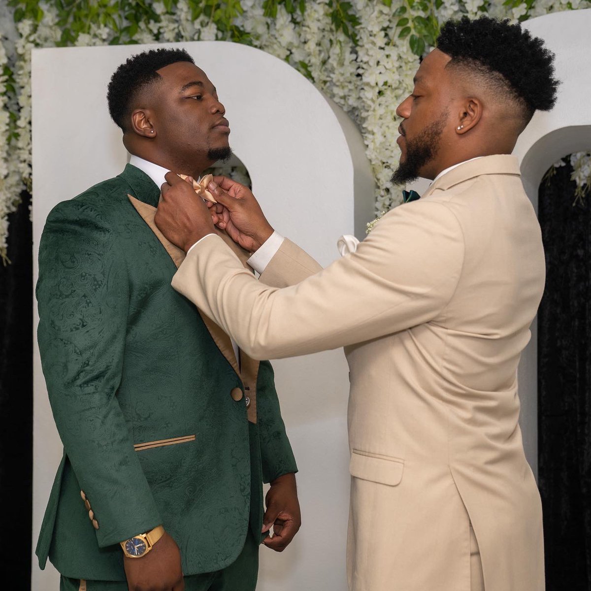 ItsEricKeith's tweet photo. Congratulations to my little brother Jahquille and his wife Breanna!
I’m so proud of the man you grew up to be and so happy that you found a partner that makes you happy and are willing to spend the rest of your life with!
#TheThomas’ 🖤 https://t.co/kcGYcY8I3M