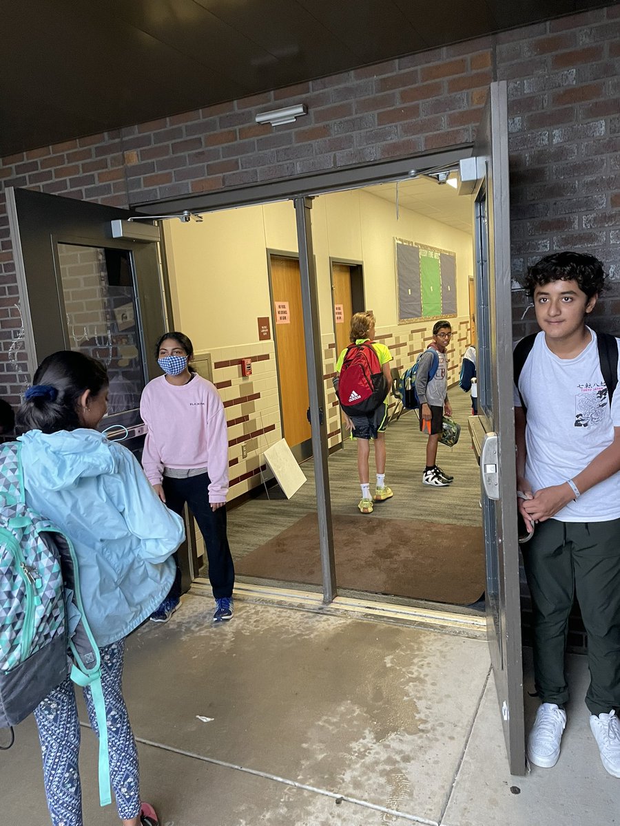 bluesandpiper's tweet photo. Server greeters holding doors for soaked students #patriotstrong  @FISD_PearsonMS https://t.co/gf1YYGjmhd