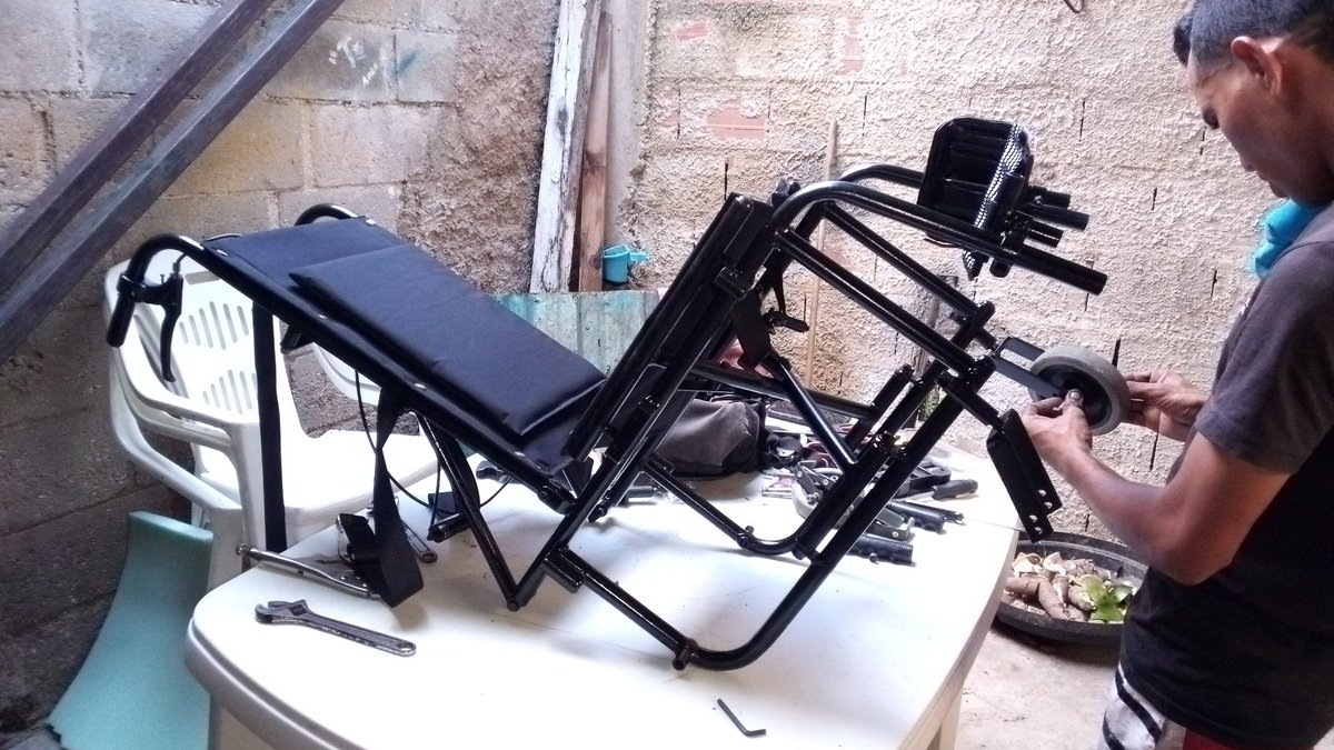 CesarHe009's tweet photo. De ser un viejo cuadro en #drtaller lo convertimos en coche ortopedico para niño con parálisis cerebral.

Somos especialistas en reparación acondicionamiento, reparación en sillas de ruedas.

En dr creemos tu movilidad sin importar tu #discapacidad https://t.co/H1INHjFJZ5